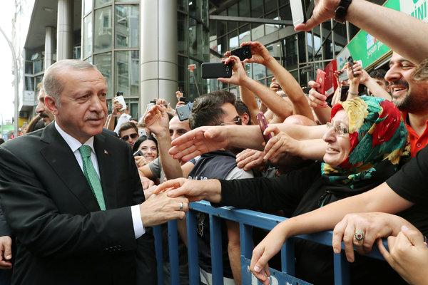 Wie verspreidt fake news over Turkse economie?