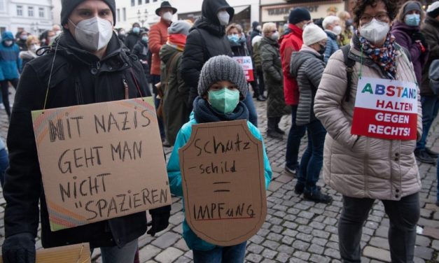 Duitsland: langzaam groeit protest tegen “dwarsdenkers”