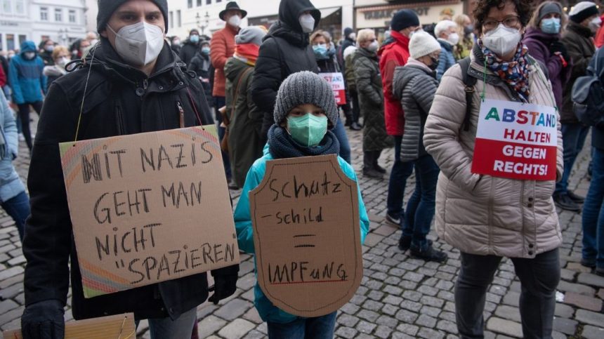 Duitsland: langzaam groeit protest tegen “dwarsdenkers”