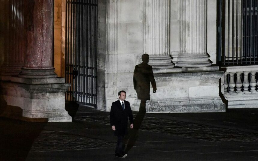 Oef, ‘t is Macron. Op naar de autoritaire staat!