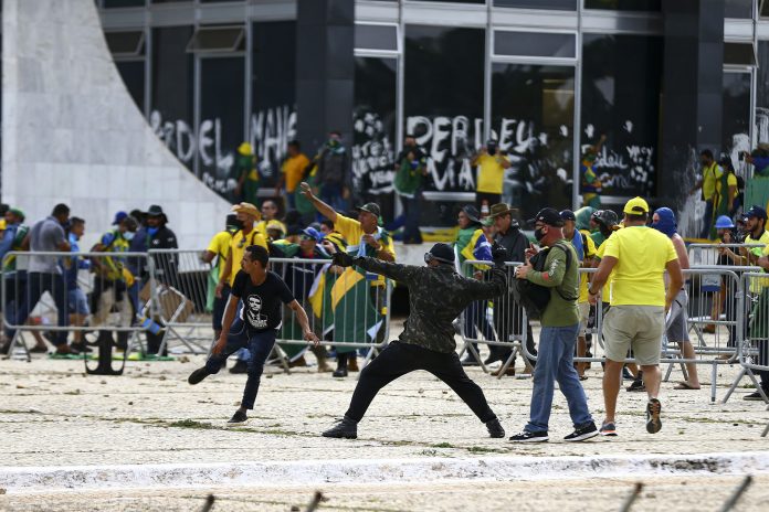 Het Braziliaanse Capitool: confrontatie met de fascisten, geen wapenstilstand of amnestie