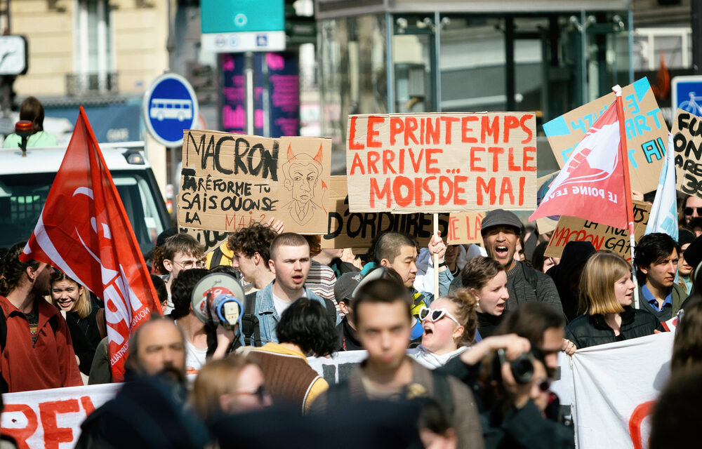 Macron vervangt legitimiteit door de wapenstok